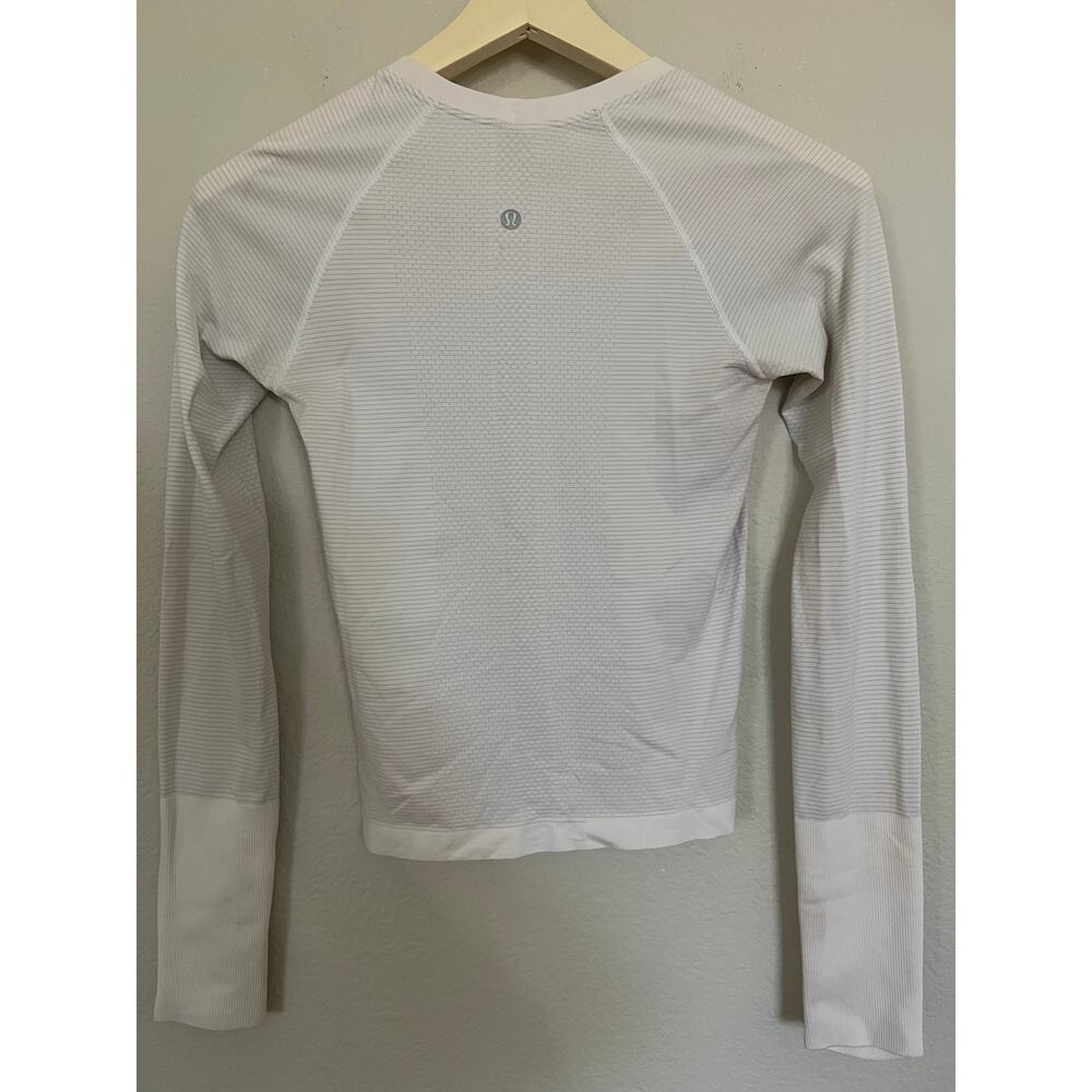 Lululemon Long Sleeve Swiftly Tech Sz 4 Top White subtle Striping Thumb Holes - Picture 2 of 3